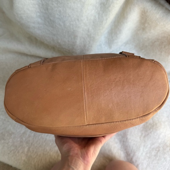 Aspen Tan Leather Convertible Leather Backpack - Picture 3 of 12